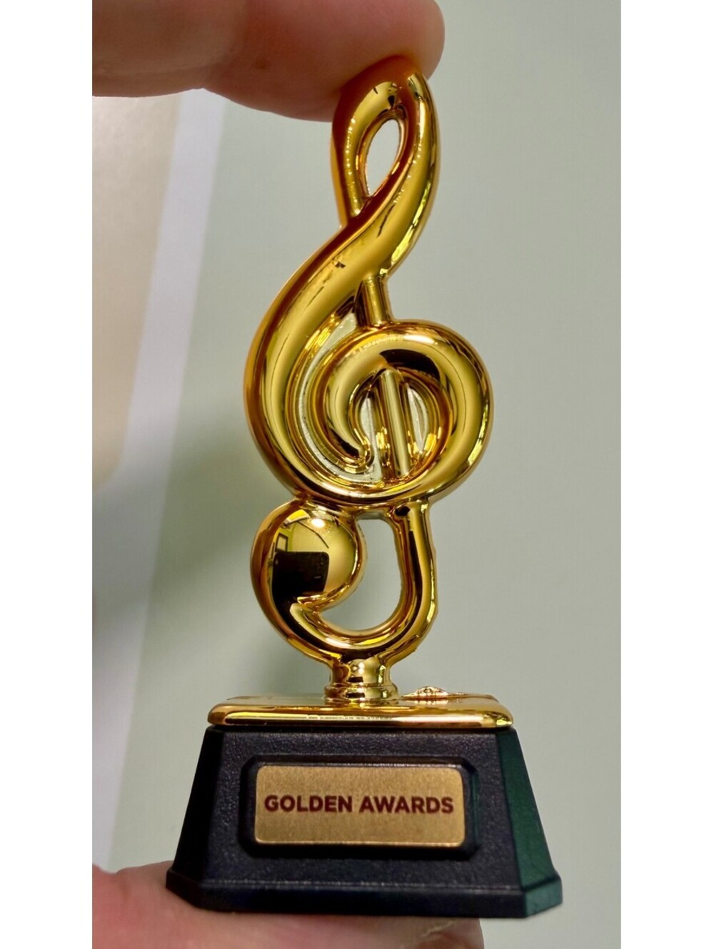 ZURU Mini Brands Really Works Vinyl GOLDEN TREBLE Trophy RARE Music Award Mini